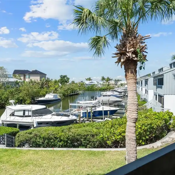 WATERFRONT CONDO WITH PRIVATE BOAT DOCK