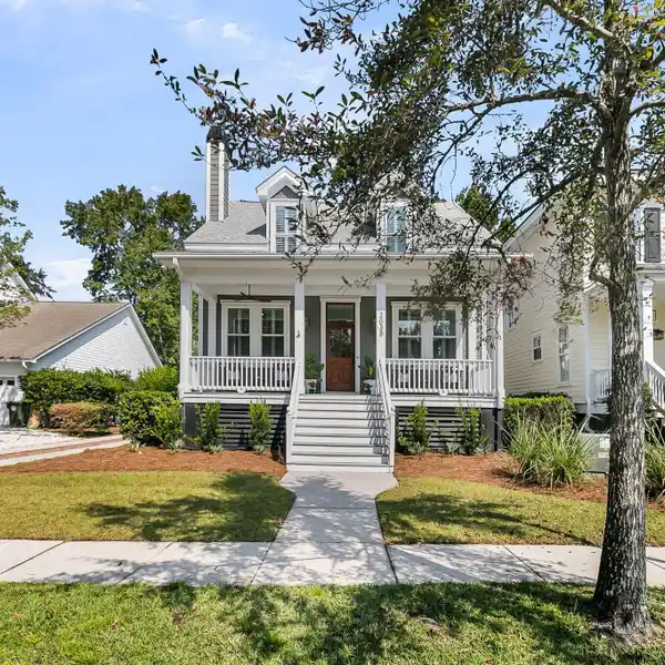 LIGHT-FILLED COASTAL RETREAT WITH DESIGNER FINISHES