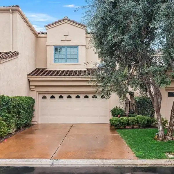 HIGHLY UPGRADED TOWNHOME IN ALCALA DE RANCHO SANTA FE