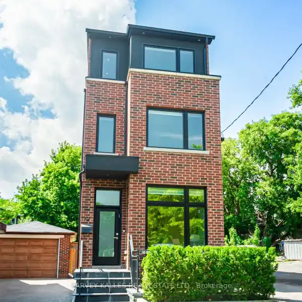 BEAUTIFUL DETACHED CUSTOM FAMILY HOME