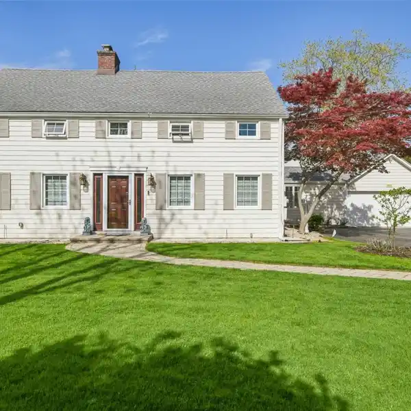 BEAUTIFUL AND SPACIOUS FIVE BEDROOM COLONIAL HOME