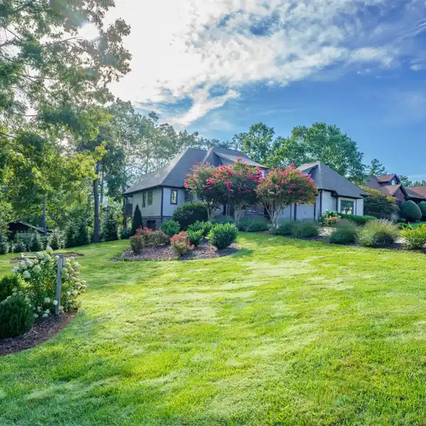 METICULOUSLY MAINTAINED HOME WITH A WONDERFUL PLAN