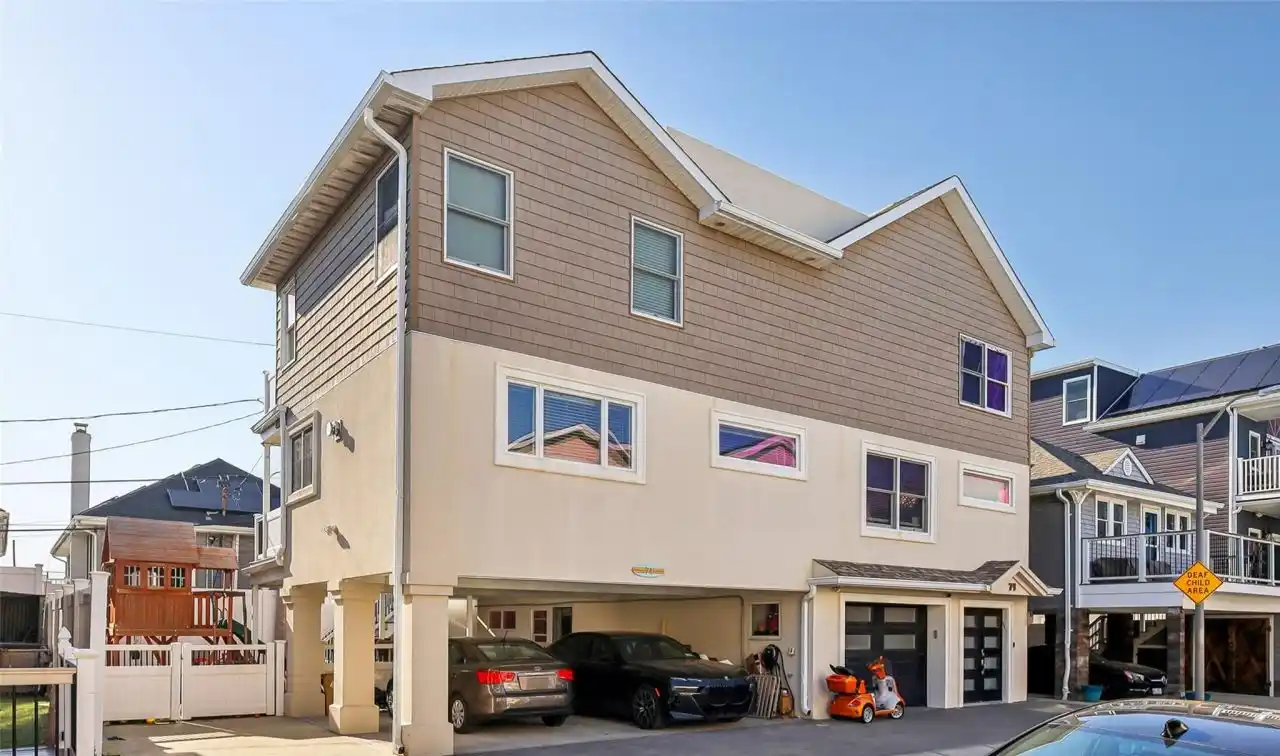 Open Plan Contemporary Home on a Double Lot