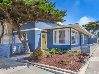 Charming Mid-century Ocean Beach Cottage