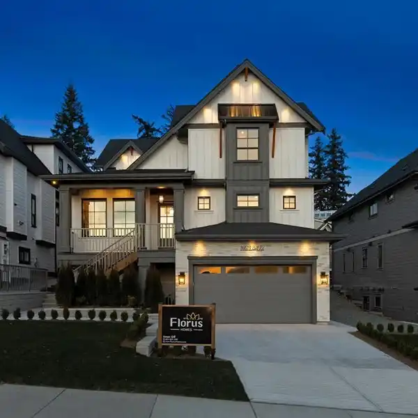 CRAFTSMAN ARCHITECTURE WITH FARMHOUSE ELEGANCE