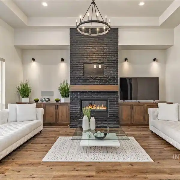 CUSTOM BEAUTY IN SPURWING HEIGHTS