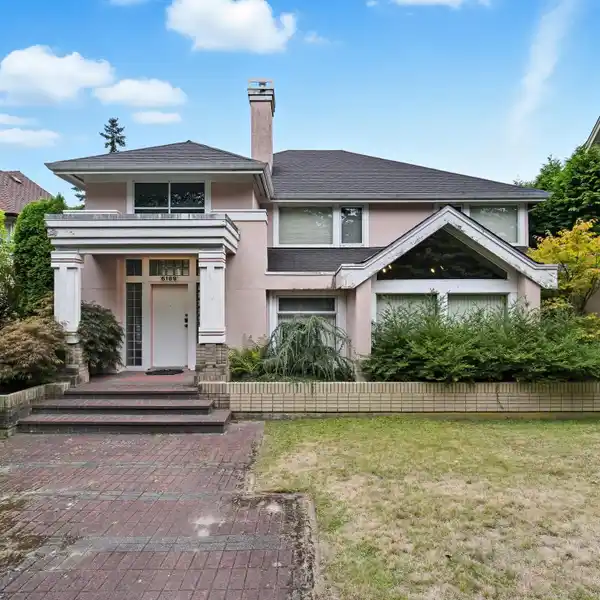 PRESTIGIOUS LOCATION IN SOUTH GRANVILLE