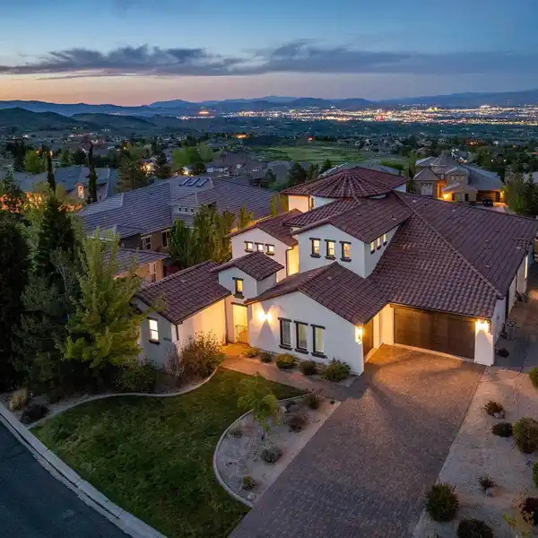 STUNNING LUXURY FAMILY HOME IN PRESTIGIOUS ARROWCREEK