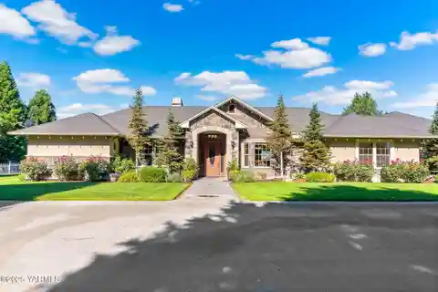 Spacious Terrace Heights Estate with Endless Possibilities