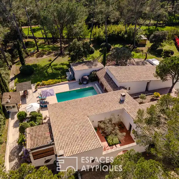 SINGLE-STORY VILLA WITH POOL