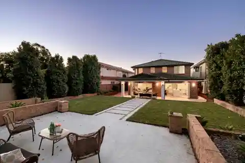 Grand-Scale Home with a Flowing Design
