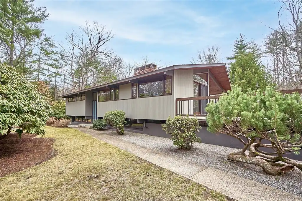 Beautifully Updated and Meticulously Maintained Deck House