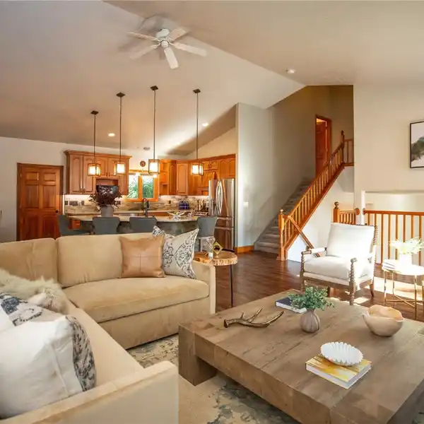 PEACEFUL LUXURY LIVING IN DESIRABLE SILVER SPUR