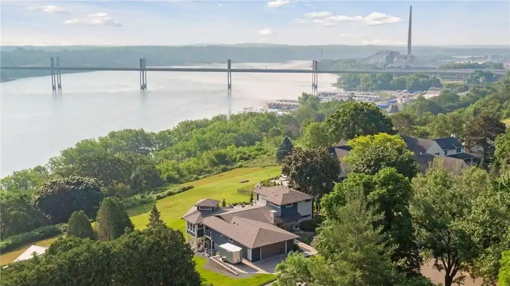 Gorgeous Home in a Great Setting