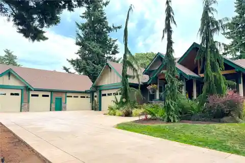 Private Lodge Style Sanctuary