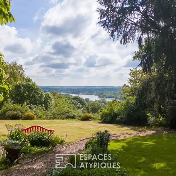 16TH CENTURY PROPERTY WITH PRIVILEGED VIEW OF THE LOIRE