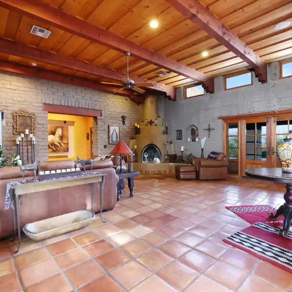 HACIENDA PUERTA DE MADERA