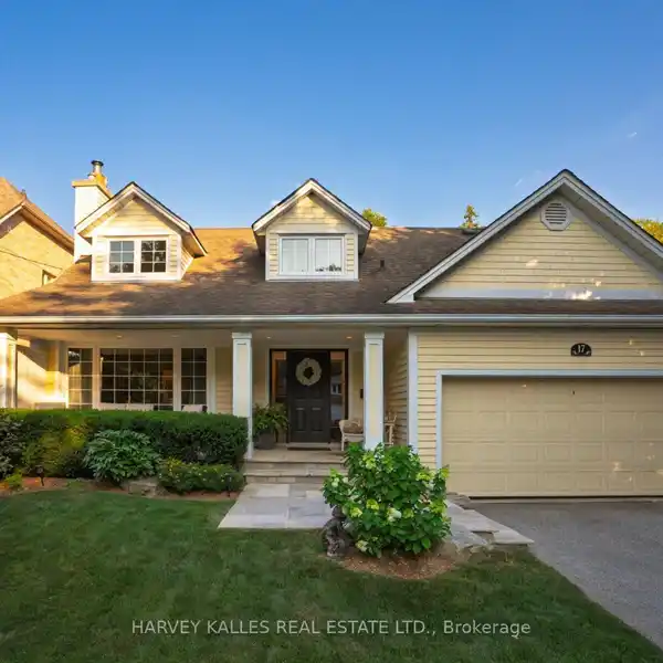 TIMELESS ELEGANCE WITH MODERN COMFORT IN HUMBER VALLEY VILLAGE