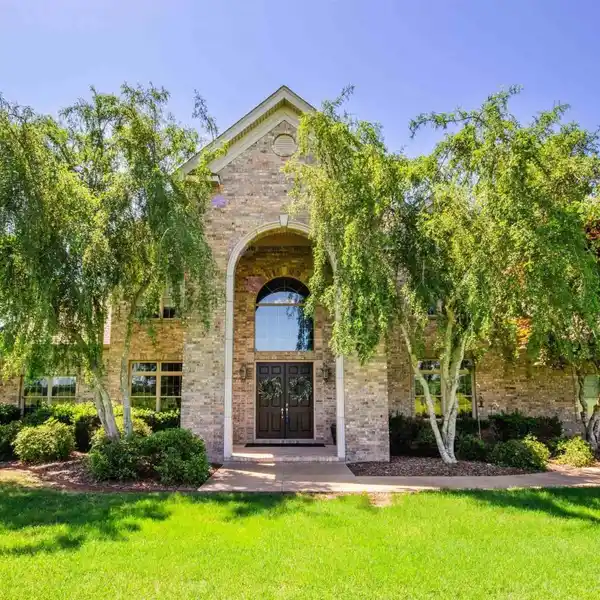 CUSTOM ESTATE UNLIKE ANYTHING ELSE