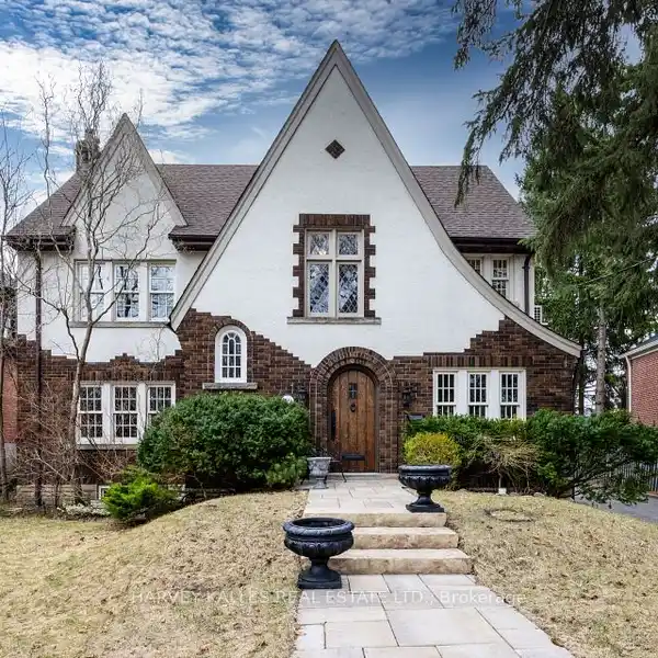 BEAUTIFULLY RENOVATED HOME ON A PRESTIGIOUS STREET