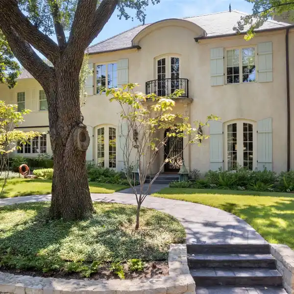 SOPHISTICATED TRANSITIONAL FRENCH STYLE IN HIGHLAND PARK