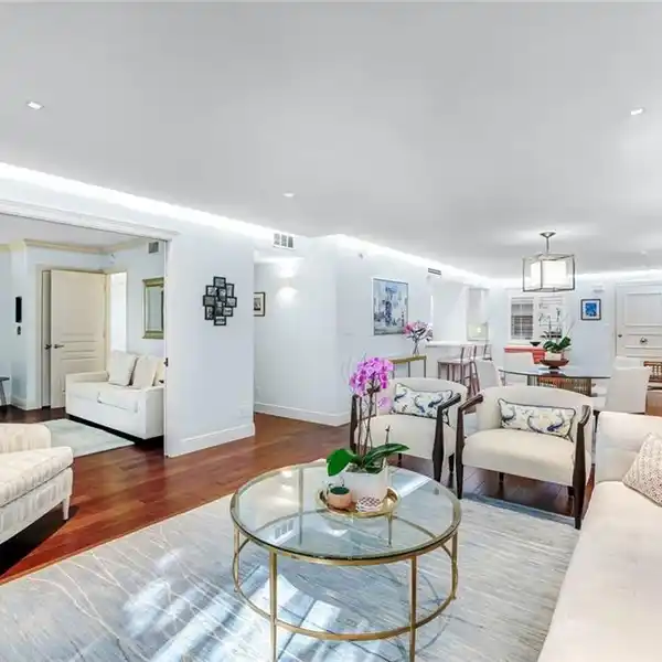 FULLY RENOVATED HAVEN IN THE HEART OF OLD NAPLES