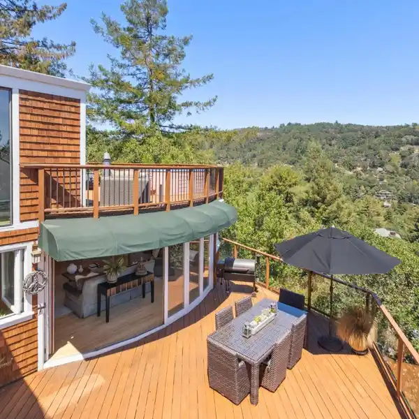 CUSTOM STUNNER ON PRESTIGIOUS MIDDLE RIDGE