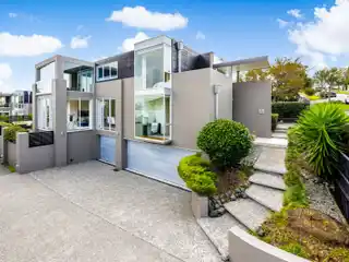 Stylish Home Steps from Okahu Bay Reserve