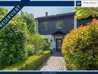Tastefully Renovated and Refurbished Residence