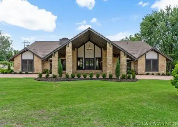 STUNNING COMPLETE RENOVATION