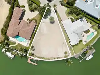 Expansive Waterfront Lot in the Moorings
