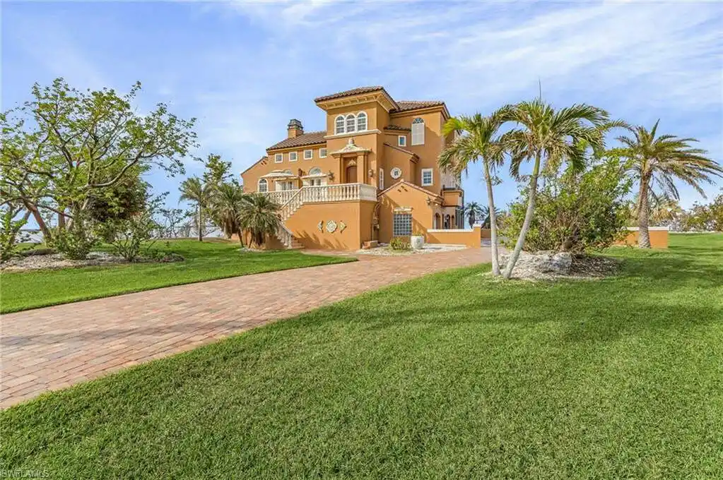 Gorgeous Custom Home in Private Galt Island