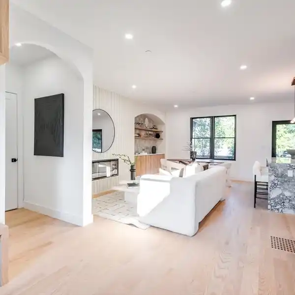 ELEGANT NEW CONSTRUCTION TOWNHOME