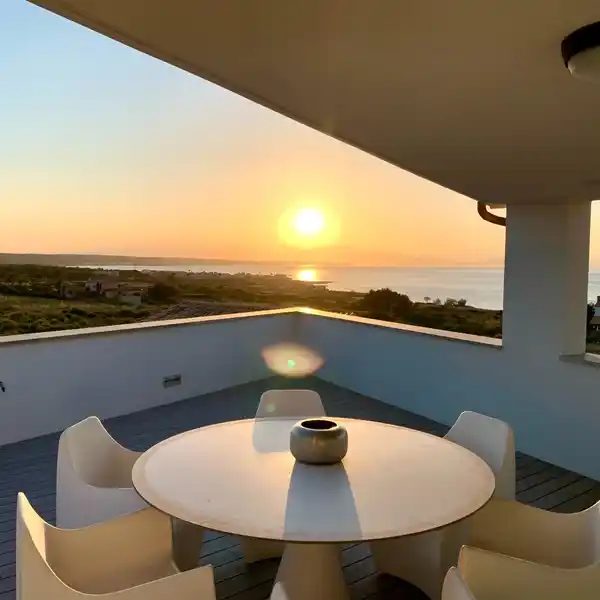 MODERN VILLA WITH SWIMMING POOL