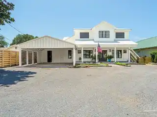 Waterfront Luxury Meets Custom Craftsmanship