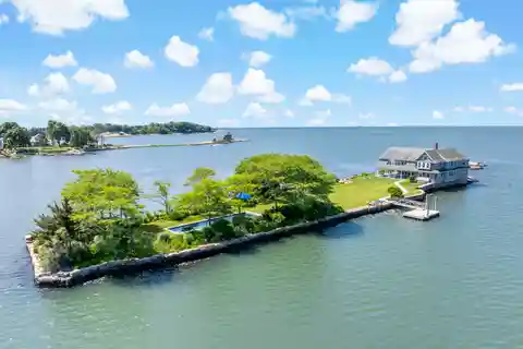 Extraordinary Island Home