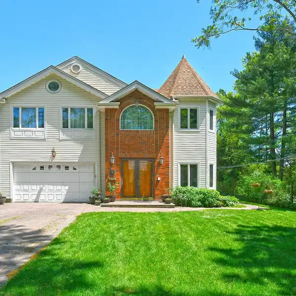 MODERN COLONIAL WITH EXPANSIVE OPEN FLOORPLAN