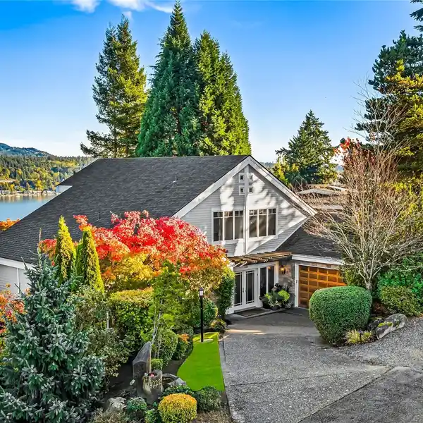 NORTHWEST VIEWS MEET REFINED ISLAND LIVING