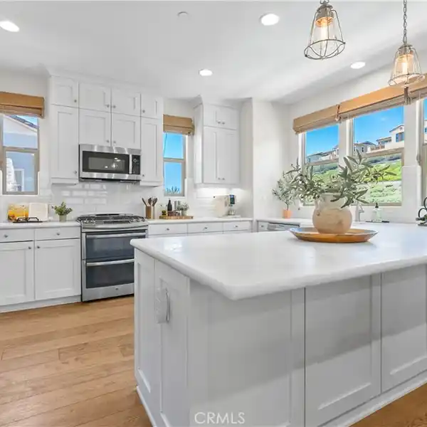 IMPECCABLY DESIGNED RESIDENCE