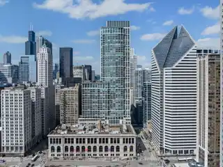Sweeping High-floor Views from the Heritage