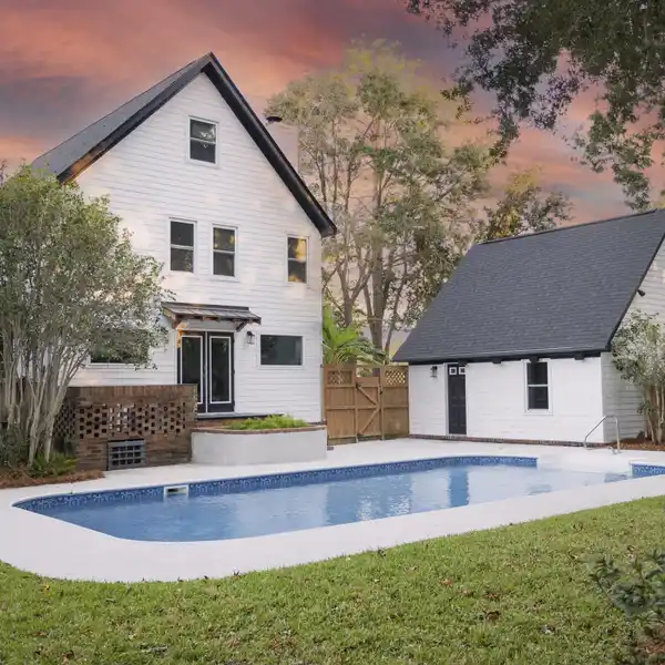 MOVE-IN READY HOME IN DESIRABLE STILES POINT PLANTATION