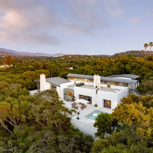 ELEGANT CONTEMPORARY ESTATE