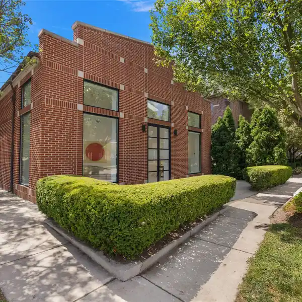 ONE-OF-A-KIND PROPERTY IN A VIBRANT LOCATION