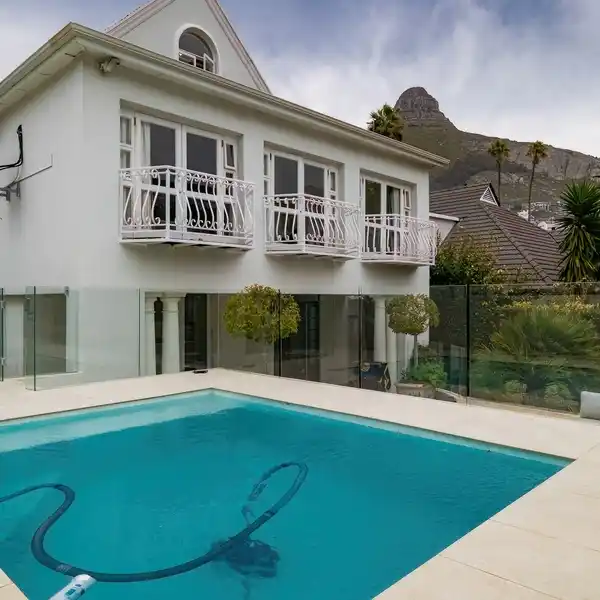 FAMILY LIVING IN THE HEART OF FRESNAYE