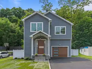 Lovely New Construction in Desirable Woodcrest Heights