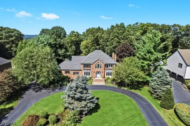Magnificent Property in a Sought-after Neighborhood