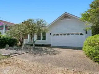 Renovated Cottage Steps to Ocean Access