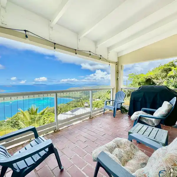 DUAL-LEVEL RESIDENCE WITH STUNNING OCEAN VIEWS
