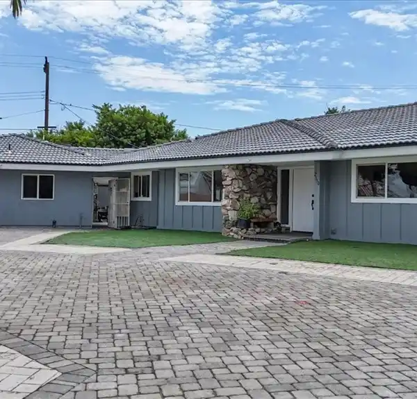 RANCH-STYLE HOME WITH ACCESSORY UNIT