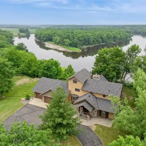 ONE-OF-A-KIND HOME WITH BREATHTAKING MISSISSIPPI RIVER VIEW